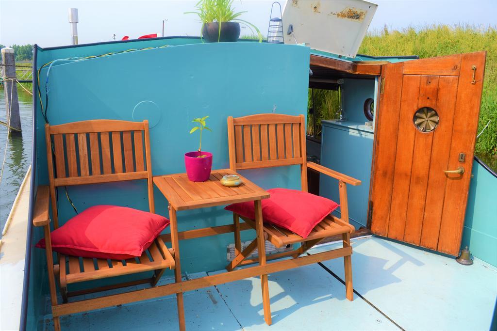 Floating B&B Amsterdam Exterior photo